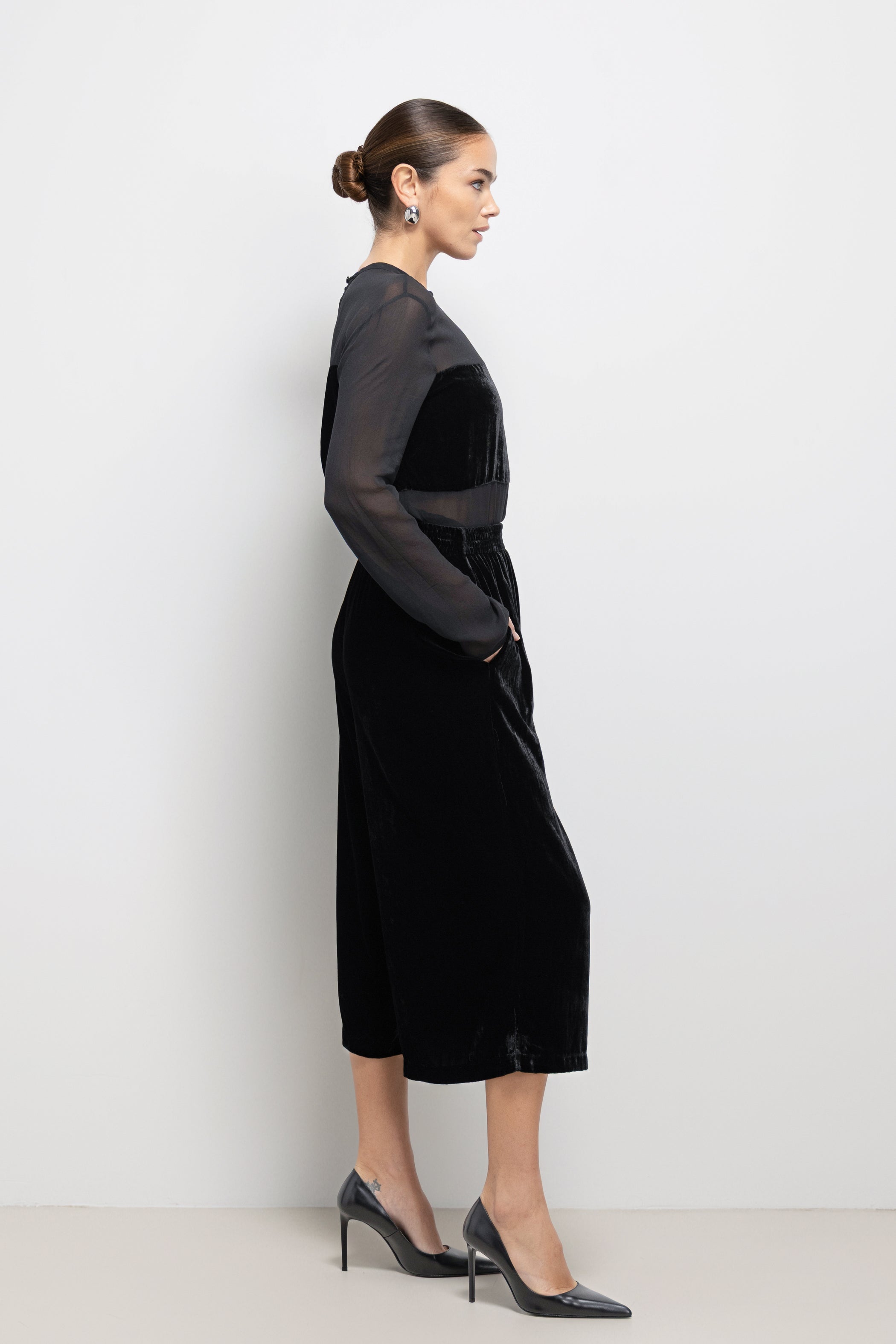 Piper Velvet Elastic Waist Shorts | Black