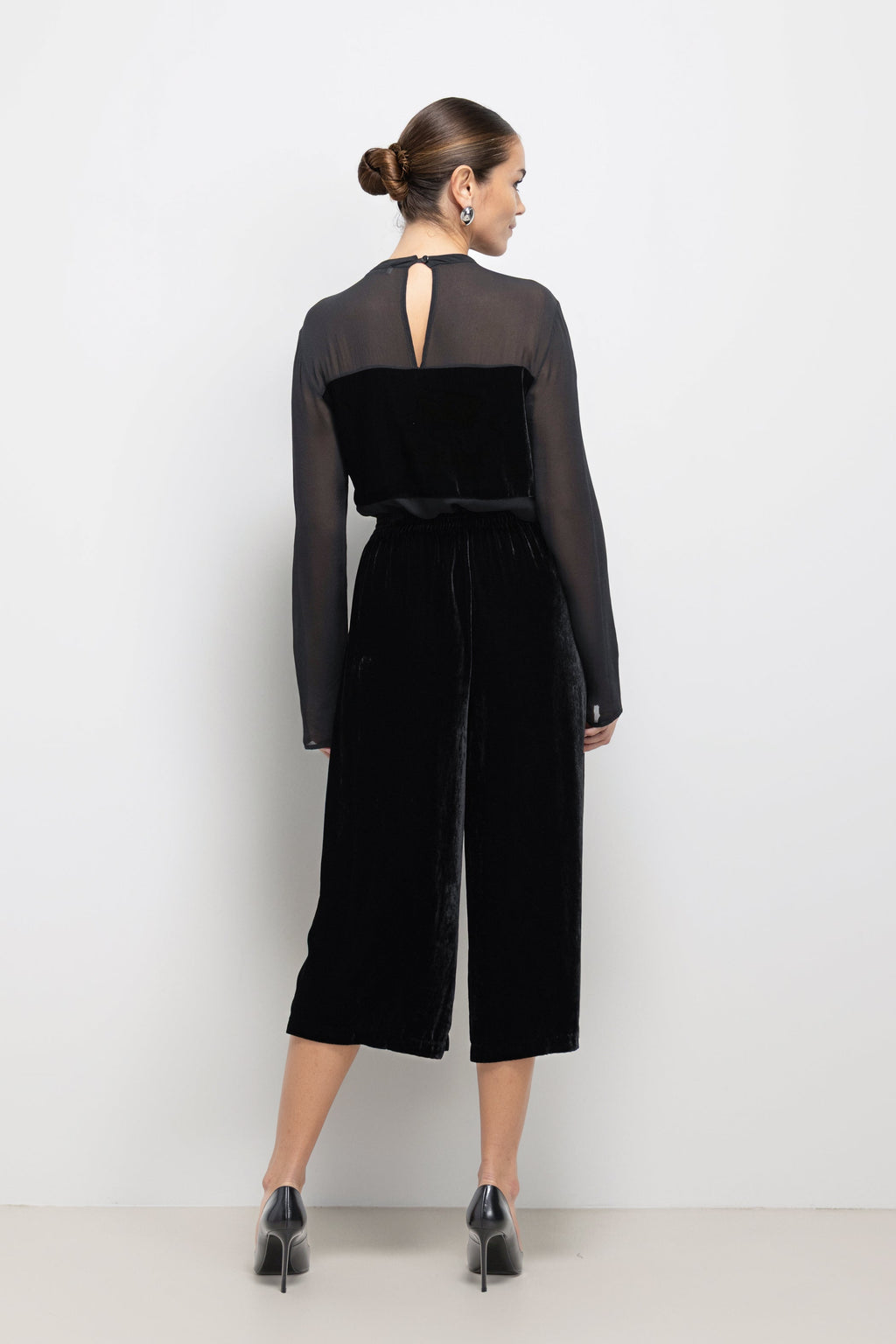 Piper Velvet Elastic Waist Shorts | Black